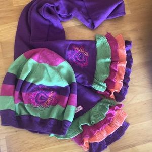 Girl’s ruffled scarf and matching hat